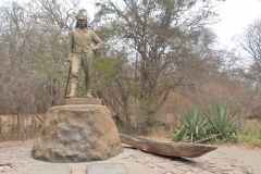 Victoria Falls - Livingstones Statue 9